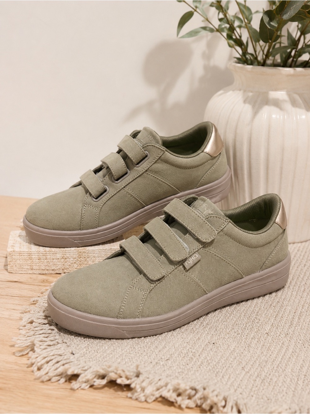 Ryka Viv Classic 2 Sneaker light green suede size 11M